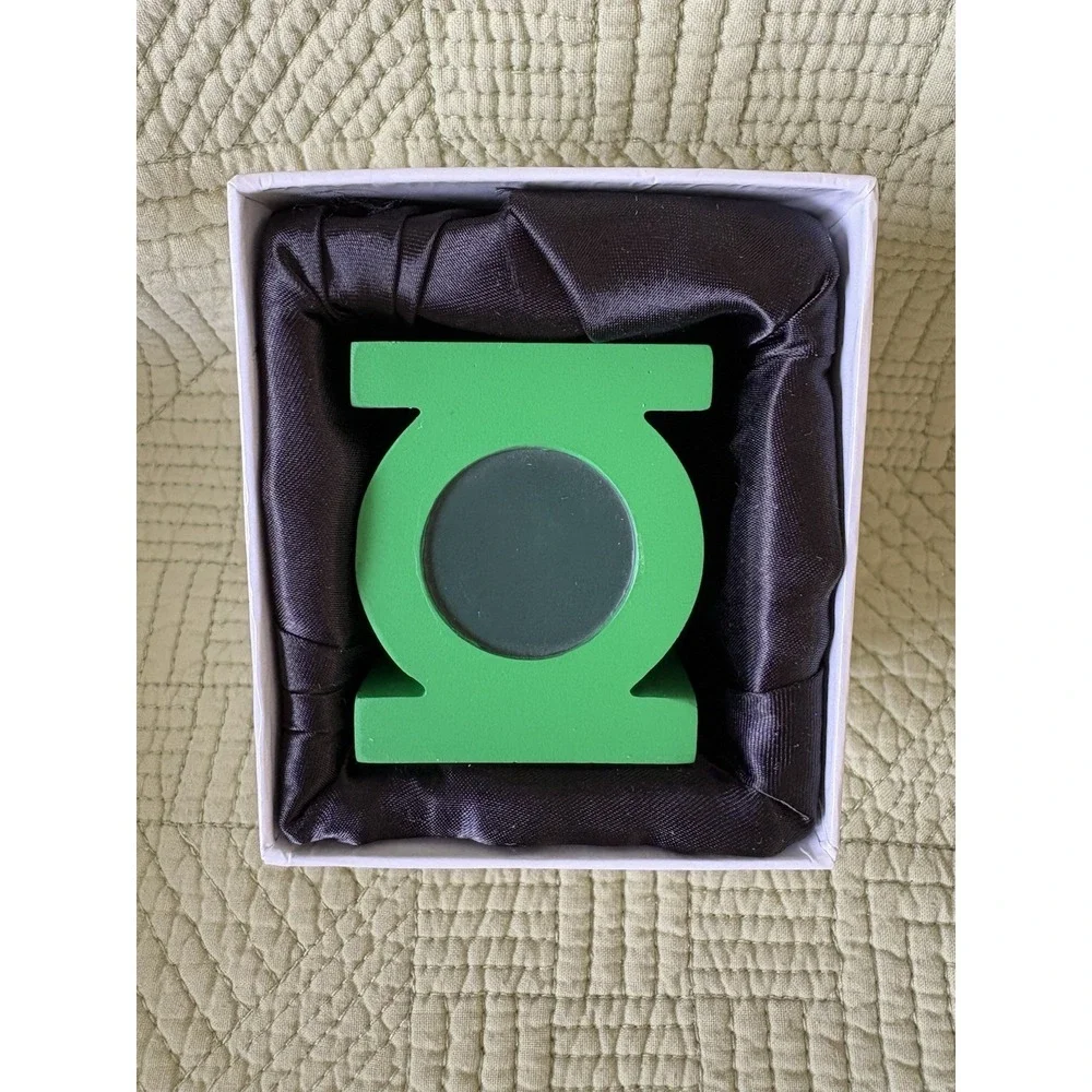 NECA Green Lantern Sculpted Resin Symbol Paperweight DC Comics 2011 w/ Box